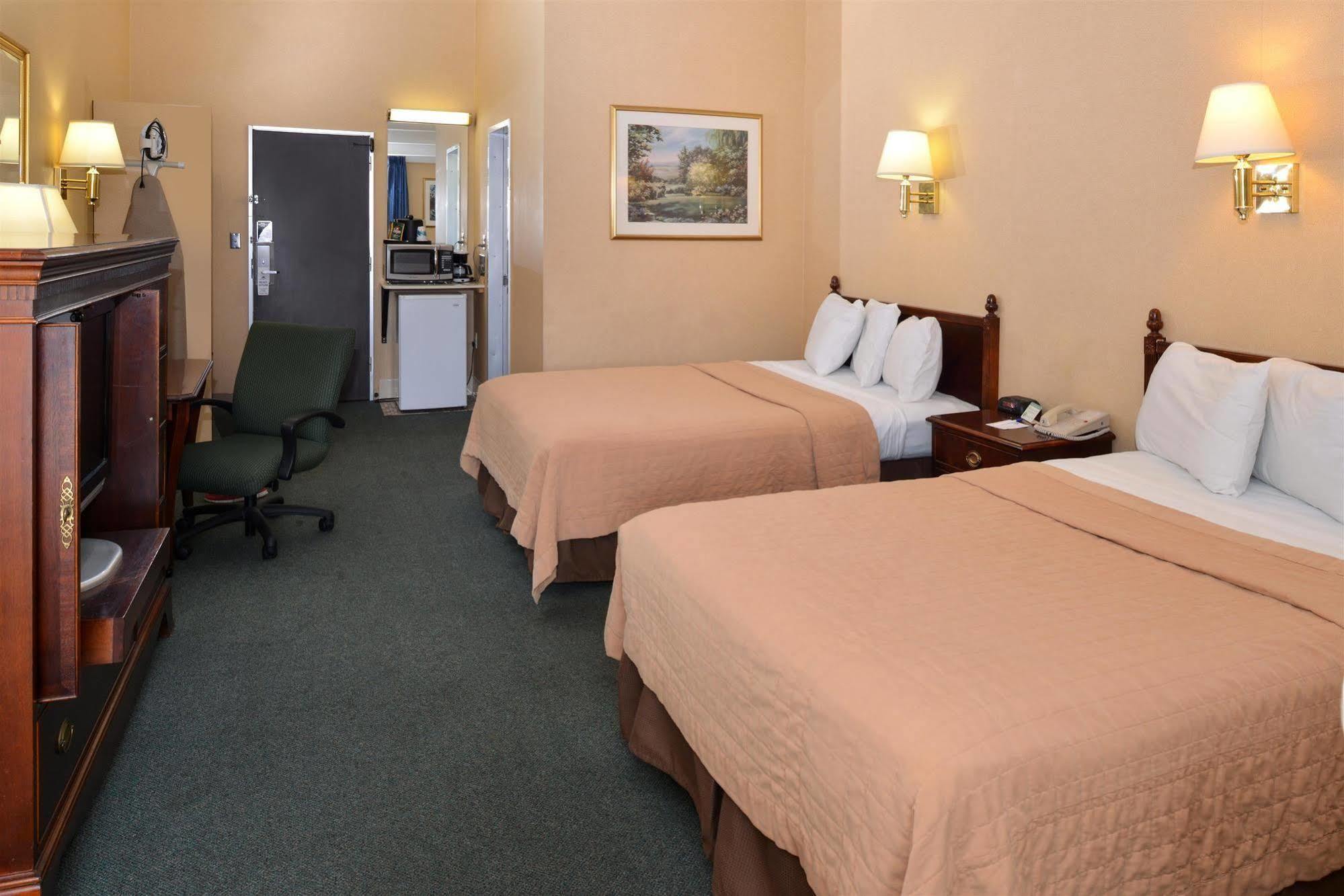 Americas Best Value Inn - Campus View Eau Claire Buitenkant foto