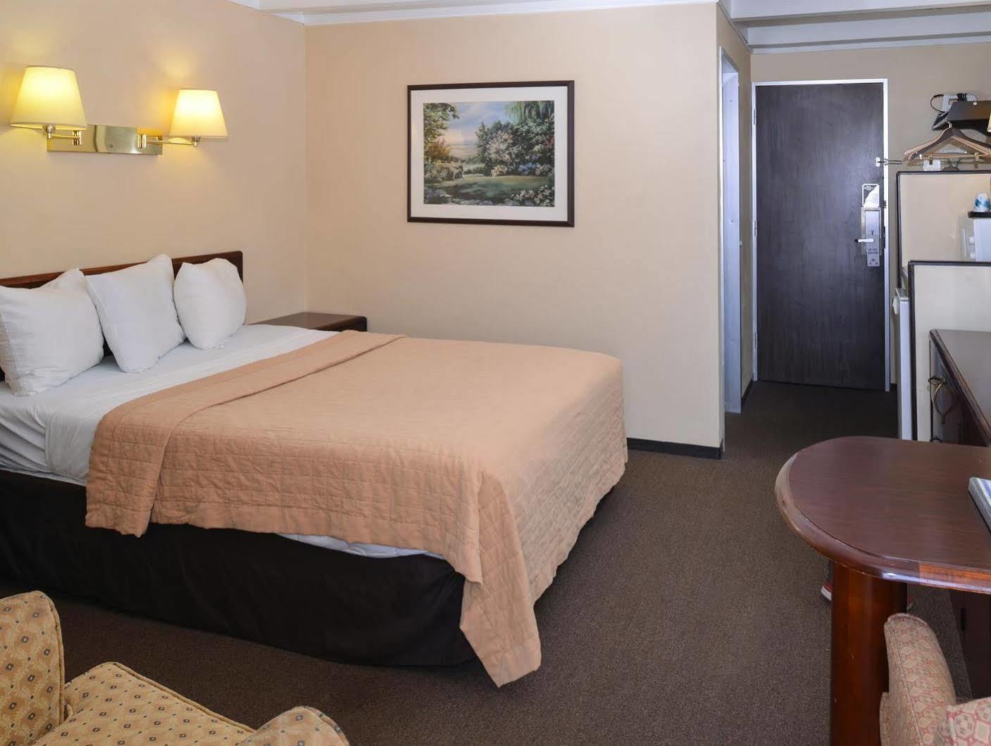 Americas Best Value Inn - Campus View Eau Claire Buitenkant foto