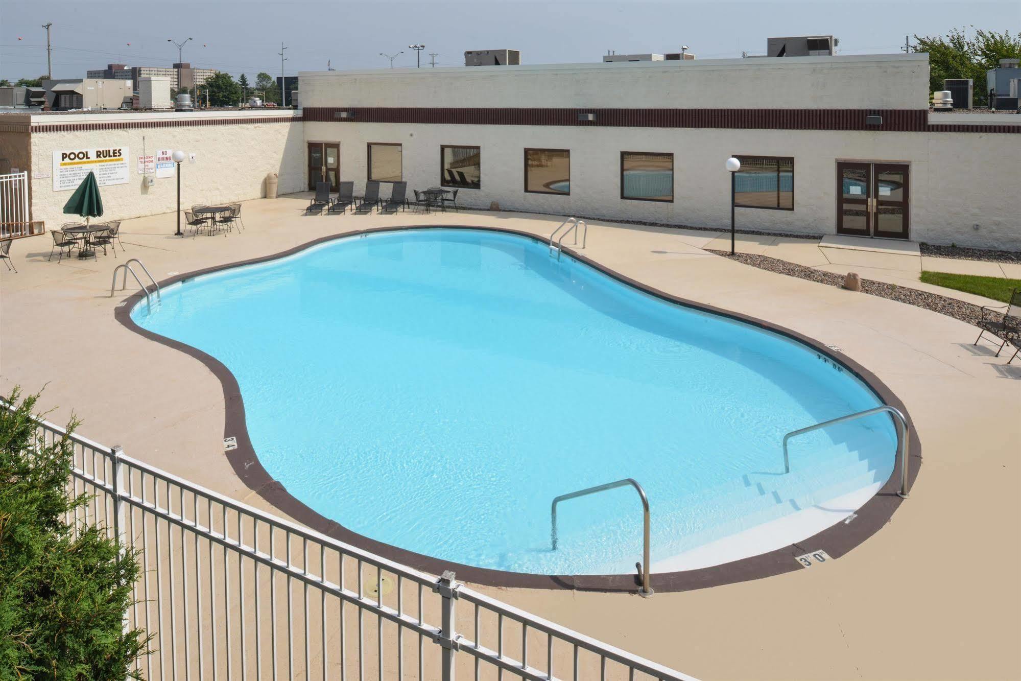 Americas Best Value Inn - Campus View Eau Claire Buitenkant foto
