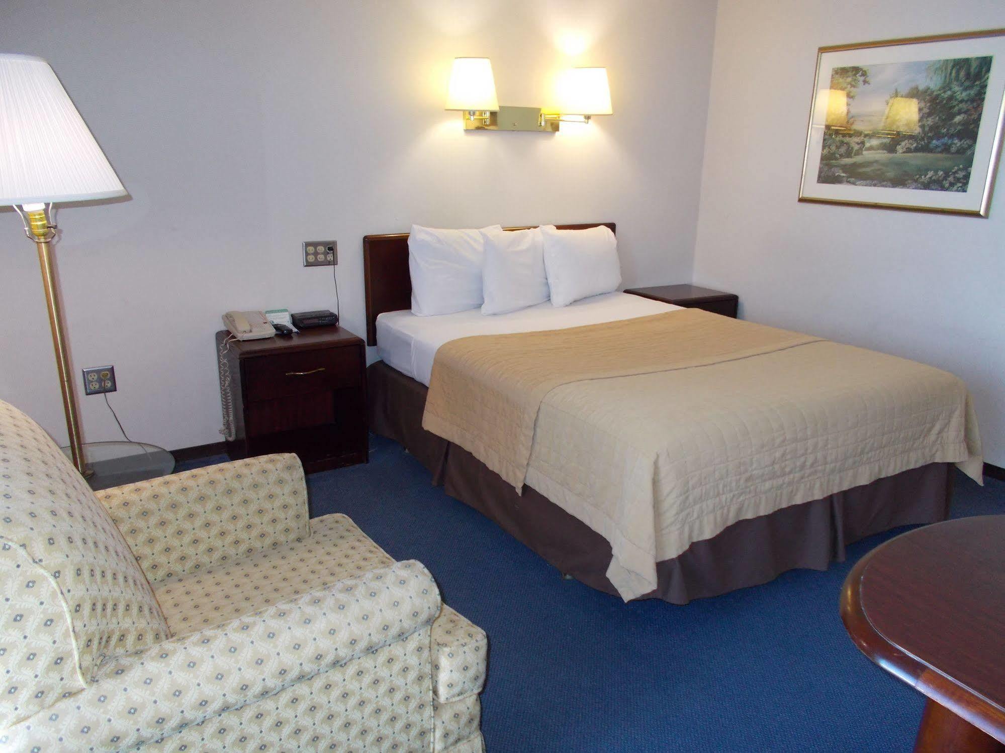 Americas Best Value Inn - Campus View Eau Claire Buitenkant foto